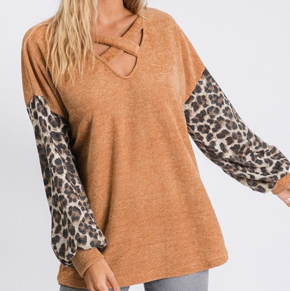 Last Medium Leopard Sleeve Knit Top - Picture 2 of 8